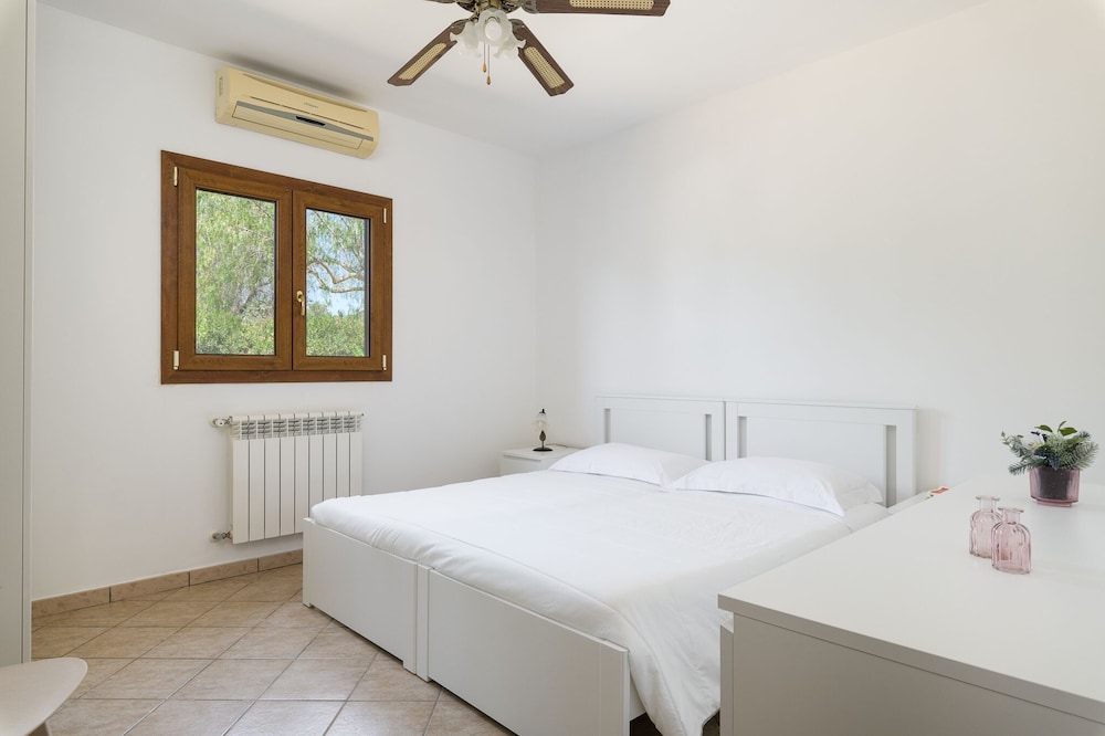 Villa Bella Con Piscina — 4-Star Luxury Hotel in San Vito Dei Normanni, Italy