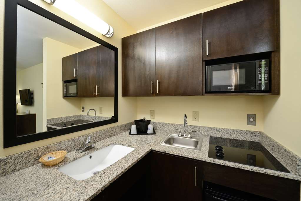 Americas Best Value Inn & Suites Lake Charles at I 210 Exit 11 - photo 12