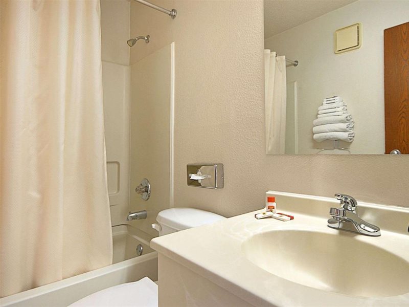 Super 8 by Wyndham Hammond North - photo 9