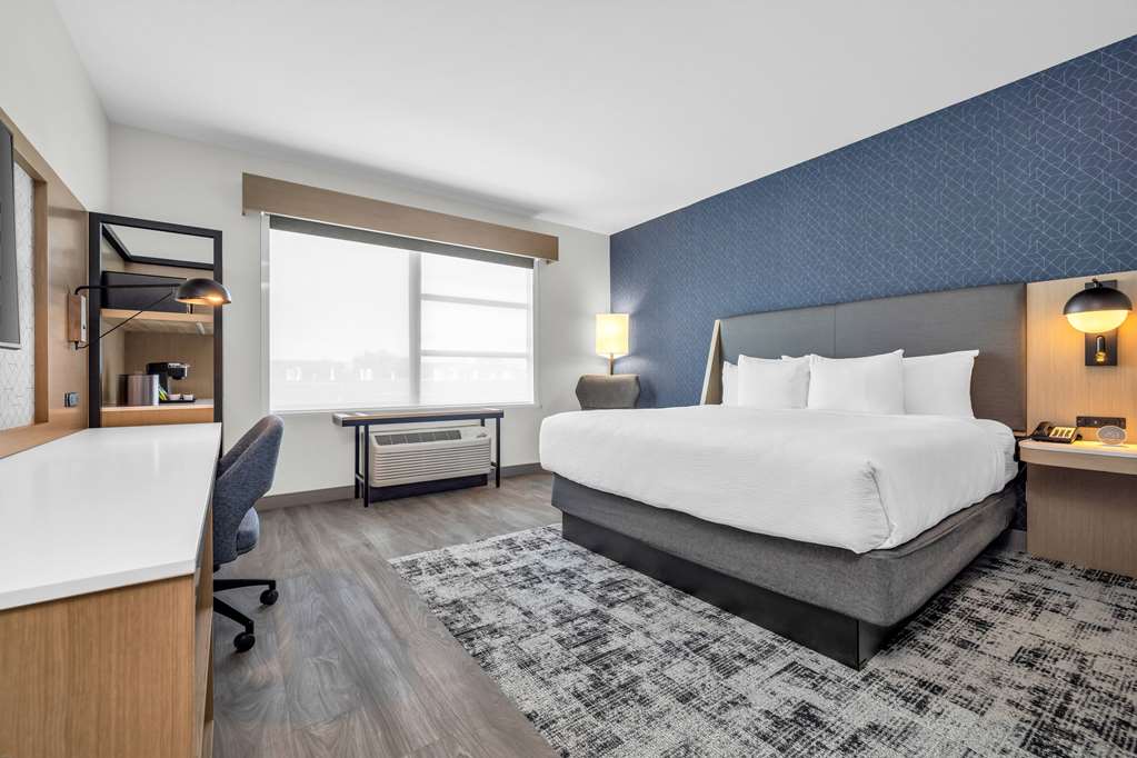 La Quinta Inn & Suites by Wyndham San Jose Airport Downtown - photo 59