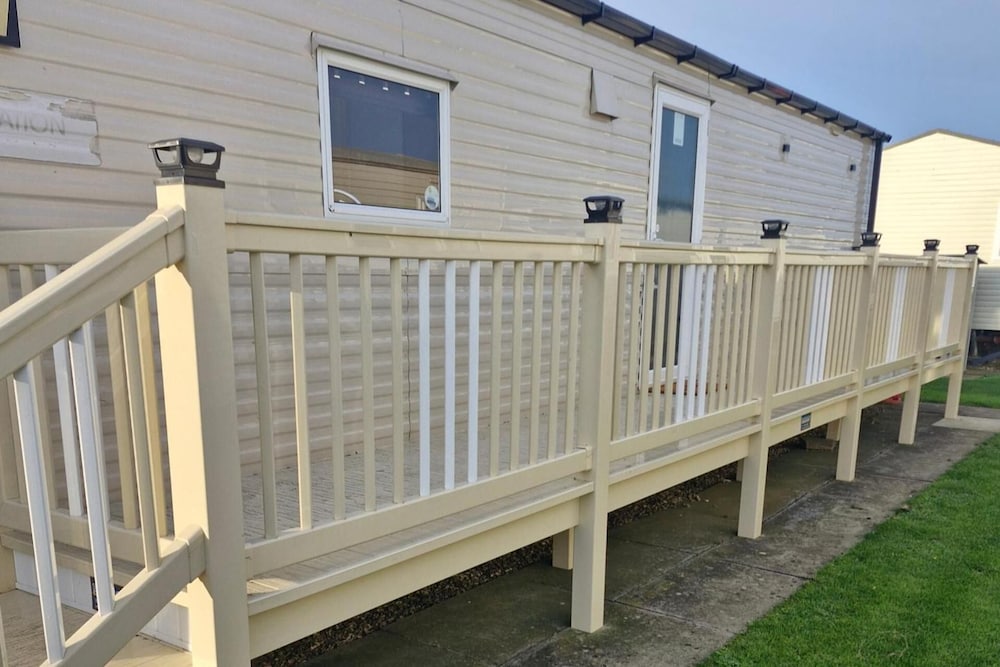 Meadow View 3 bed Caravan Sleeps 8 Petfriendly in Skegness, United Kingdom