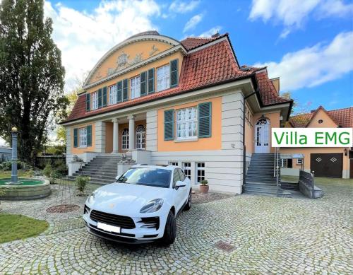 Luxus Ferienhaus Villa EMG Hannover Messe Braunschweig mit Sauna Garten für Familien Gruppen bis 25 Personen — 4-Star Luxury Hotel in Lehrte, Germany