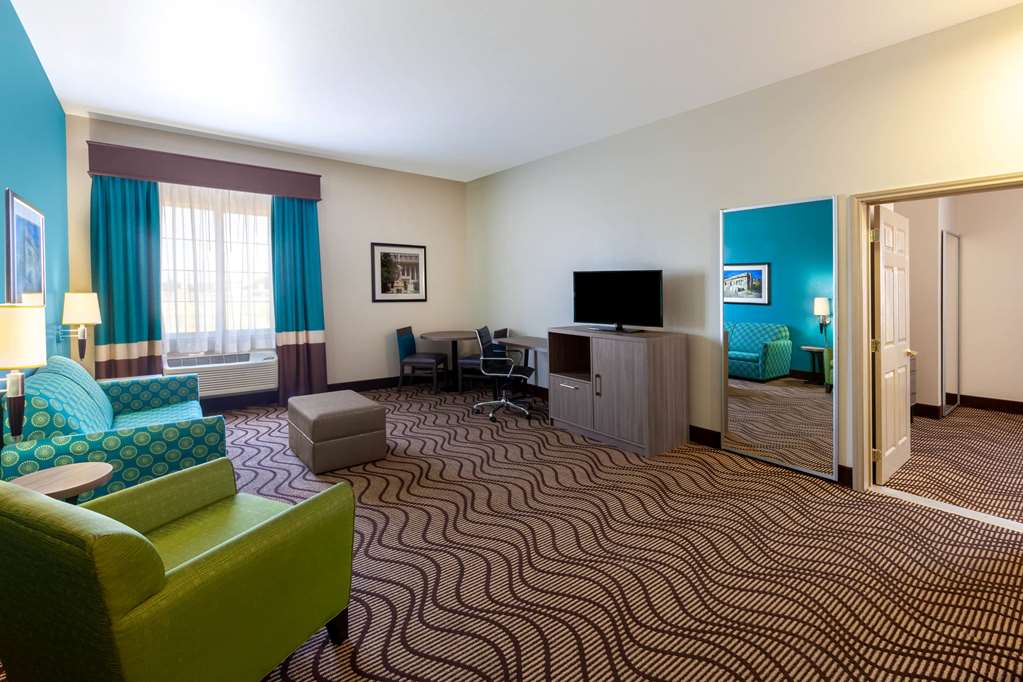 La Quinta Inn & Suites by Wyndham Midland North - photo 25
