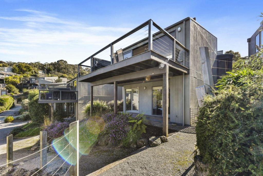 Breakers Holiday House — 4-Star Luxury Hotel in Lorne, Australia