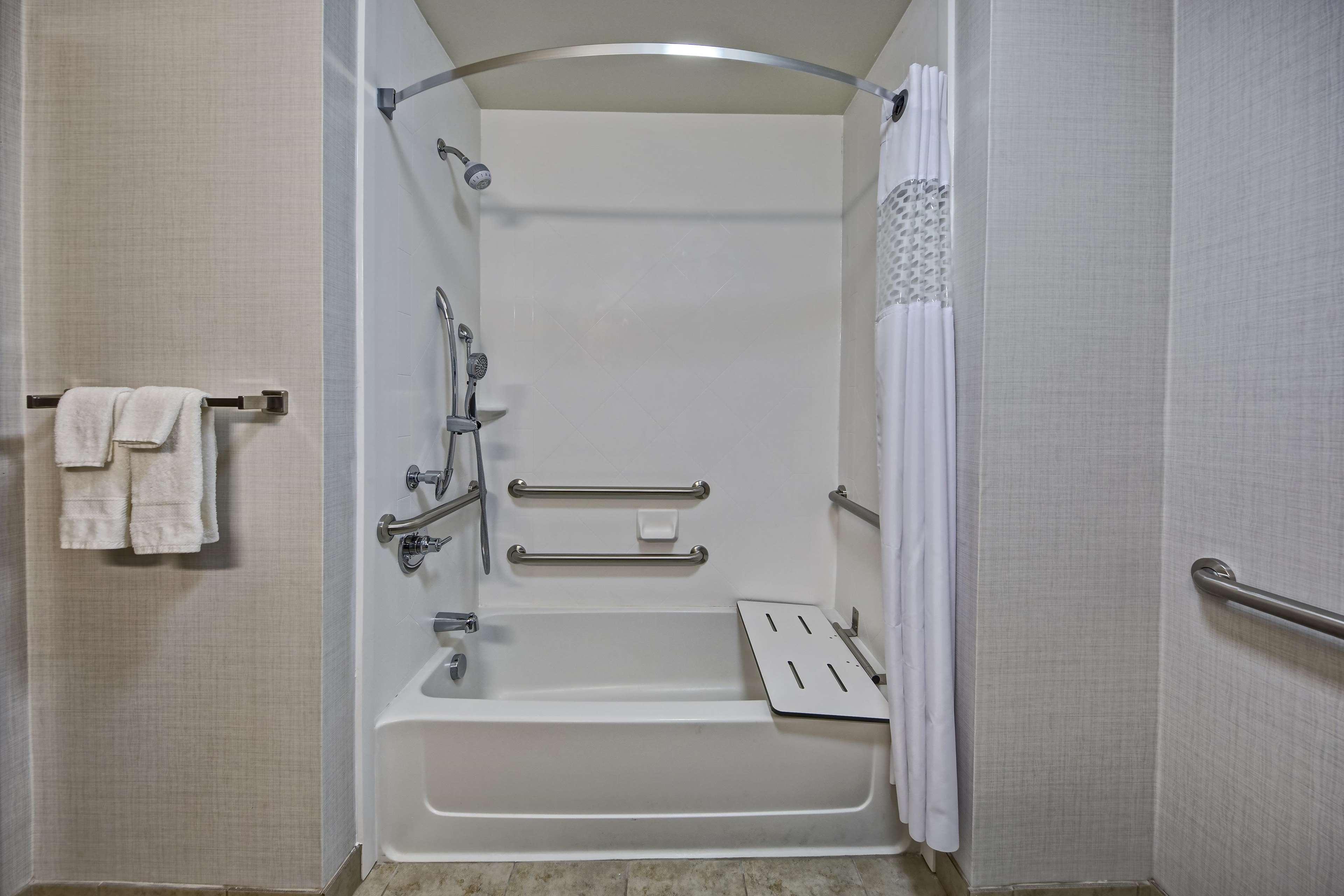 Hampton Inn Indianola - photo 18