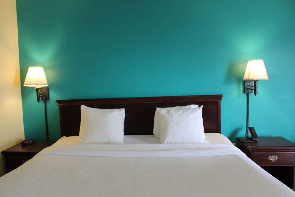 Days Inn by Wyndham Marianna - photo 18