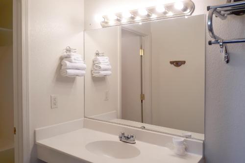 Tombstone Motel - photo 14