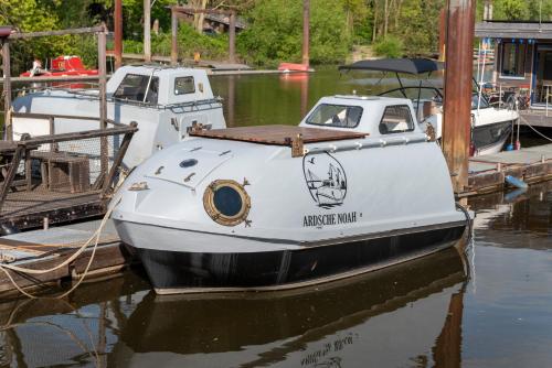 Ausgbebautes Rettungsboot ARDSCHE NOAH - last minute hotel in Hamburg