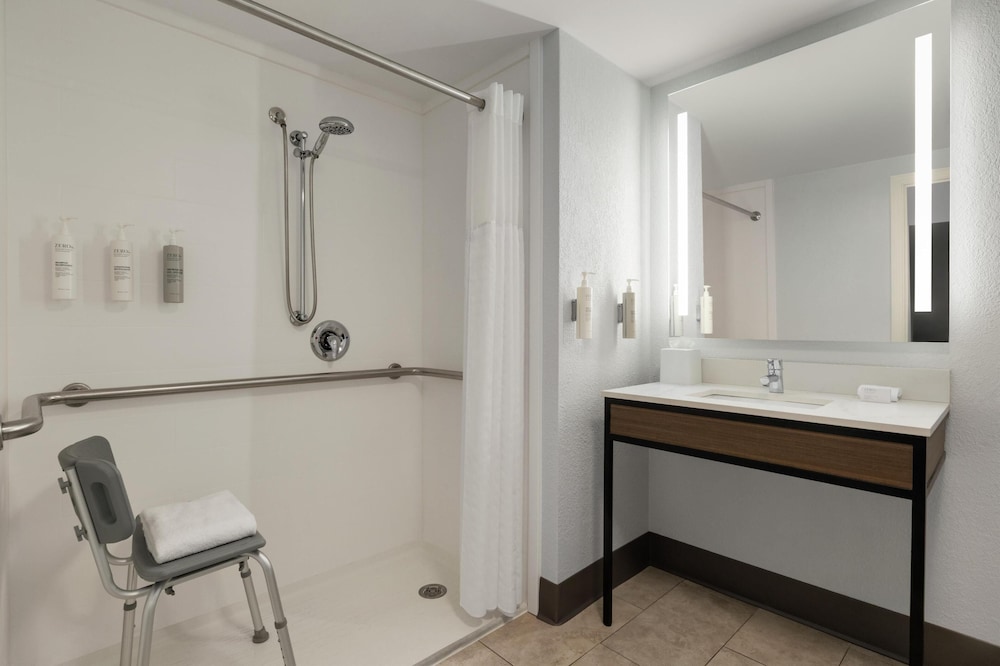 Hilton Garden Inn Cleveland Airport - photo 16