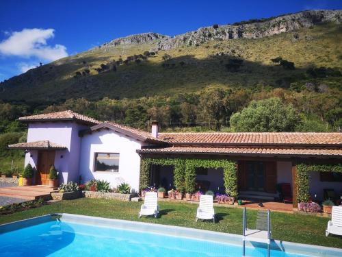 New entire villa with pool and sea views — 4-Star Luxury Hotel in Santa Domenica Talao, Italy