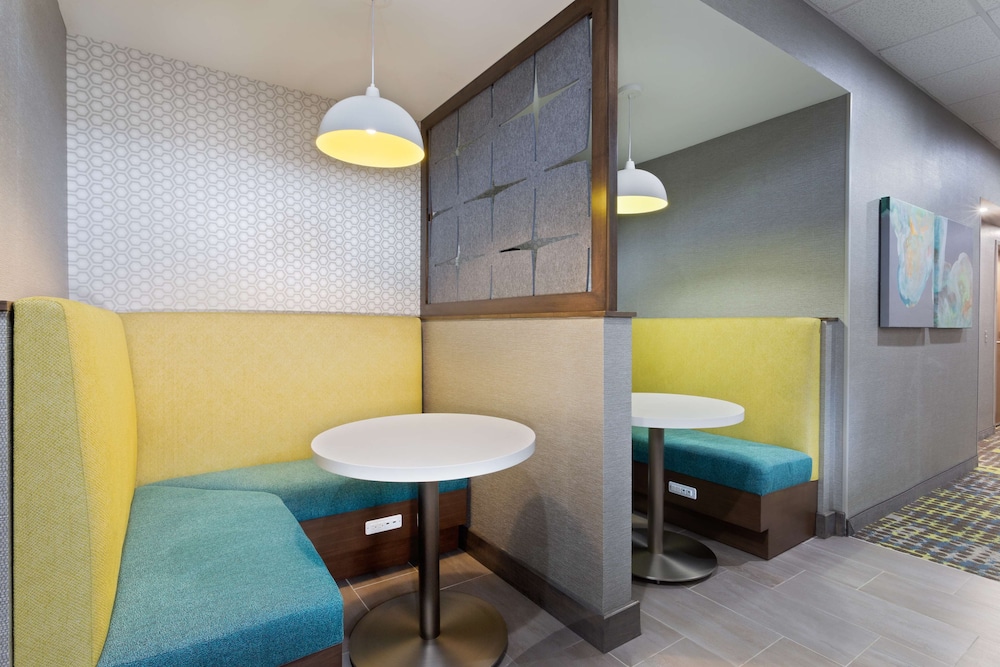 Hampton Inn & Suites Orlando Intl Dr N - photo 2