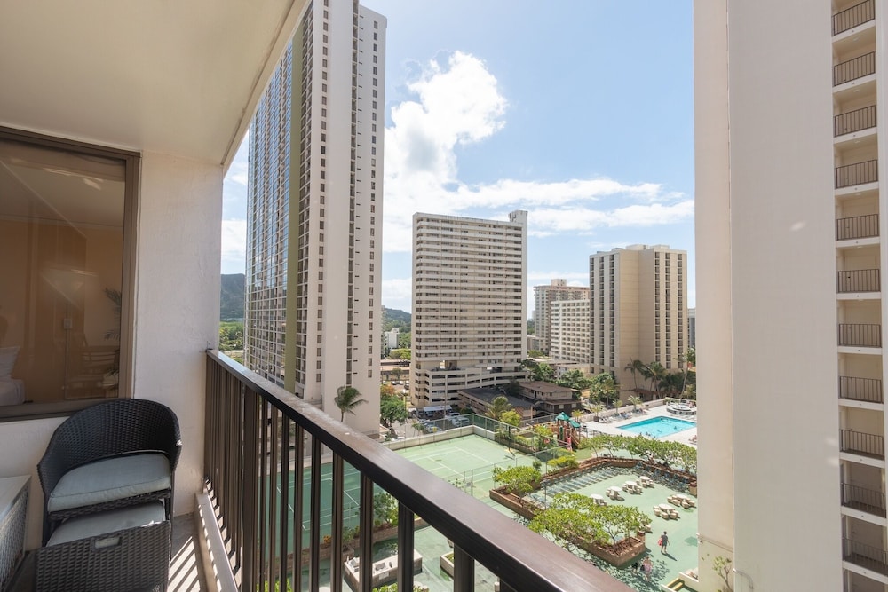 Modern 12th Floor Waikiki Banyan Condo with Partial Ocean Views by Koko Resort Vacation Rentals Honolulu - photo 17