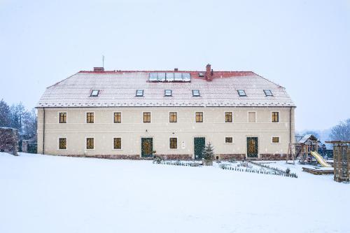 Gościniec Pod Gruszą — hotel in Swierzawa