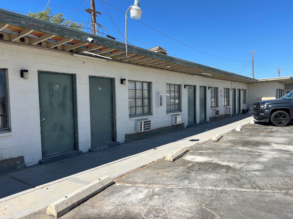 Carl S Motel — Rosamond