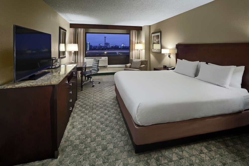 DoubleTree by Hilton San Antonio Downtown - photo 11