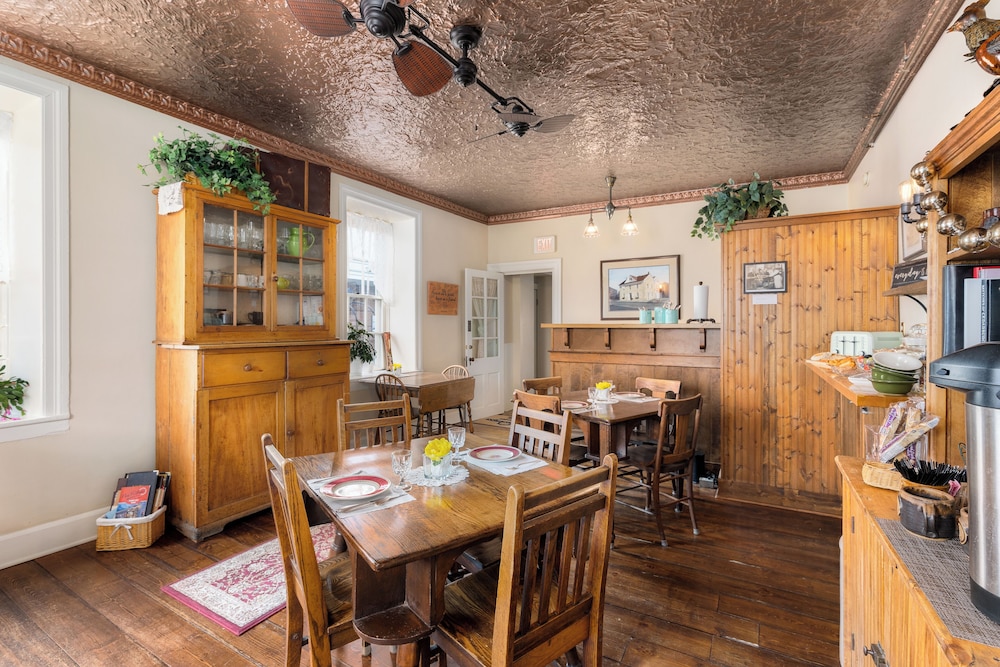 The Stagecoach Inn Bed & Breakfast and Five20 Social Stop - photo 54