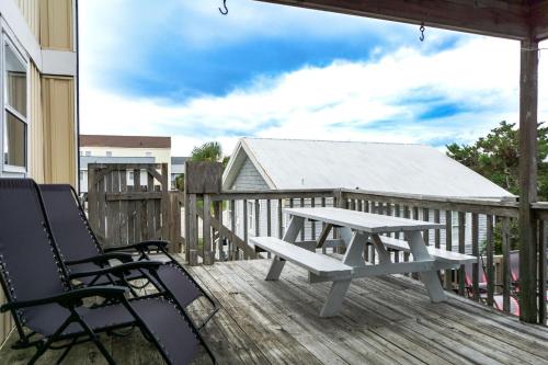 BeachyPeachyKeen by Oak Island Accommodations - photo 31