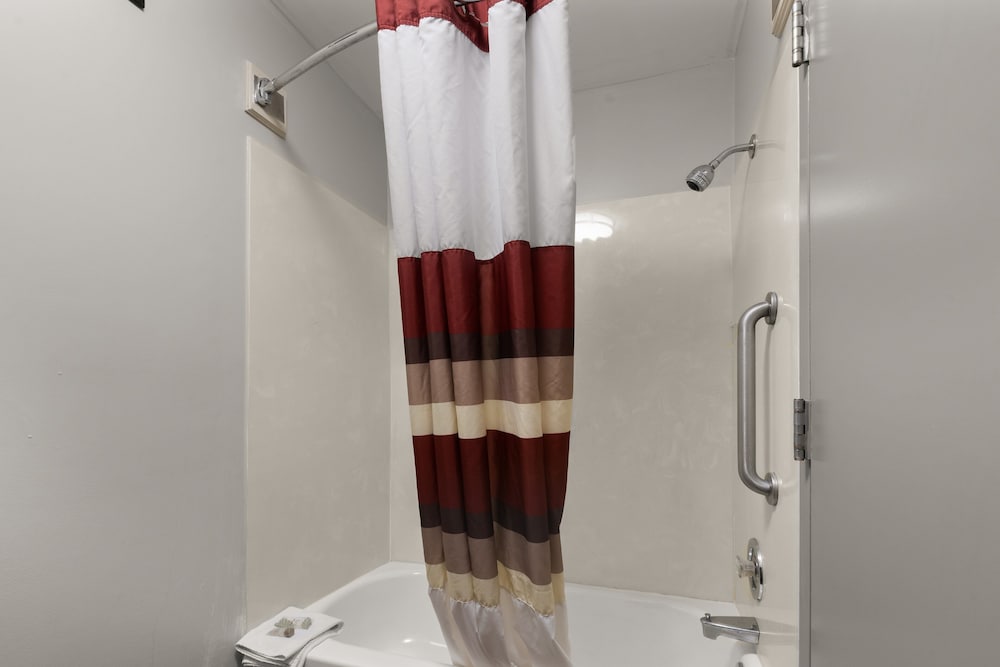 Red Roof Inn & Suites Savannah Airport - photo 23