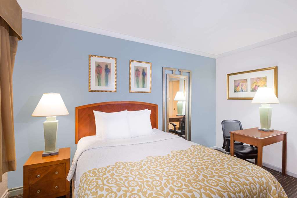 Days Inn by Wyndham Miami Airport North - photo 11