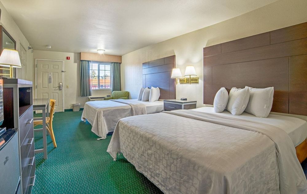 Turlock Inn - photo 10