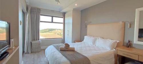 Castle Holiday 6 sleeper Pool BBQ & Fibre — 4-Star Luxury Hotel in Plettenberg Bay, South Africa