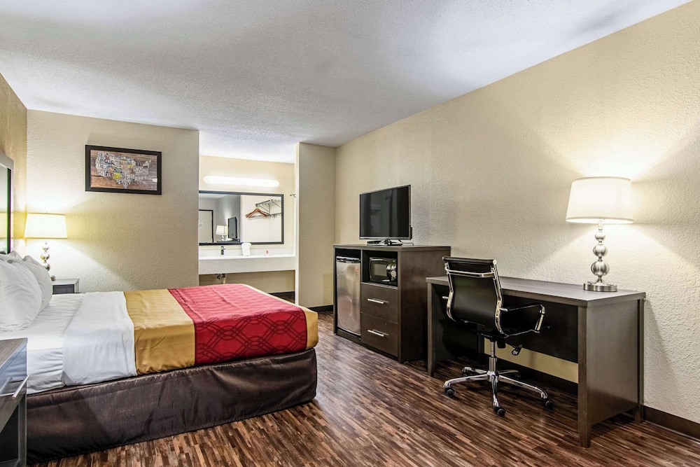 Econo Lodge Inn & Suites Matthews Charlotte - photo 13