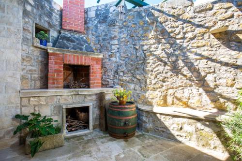 Visilo Heritage Stone House A 300 year old Legacy in the Heart of Pučišća — 4-Star Luxury Hotel in Pucisca, Croatia