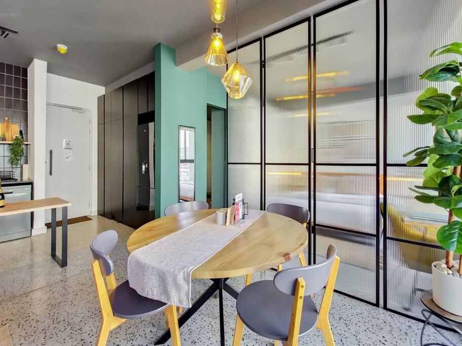 City Bowl Apartment with Rooftop Pool