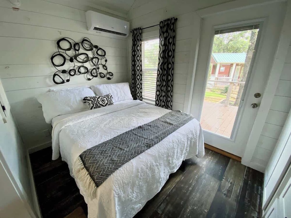 Resort at Fredericksburg Unit 1 - photo 2