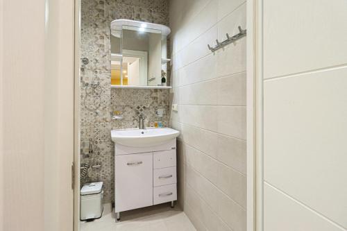Unique 3 Apt Combo for 6 Guests by Wehost