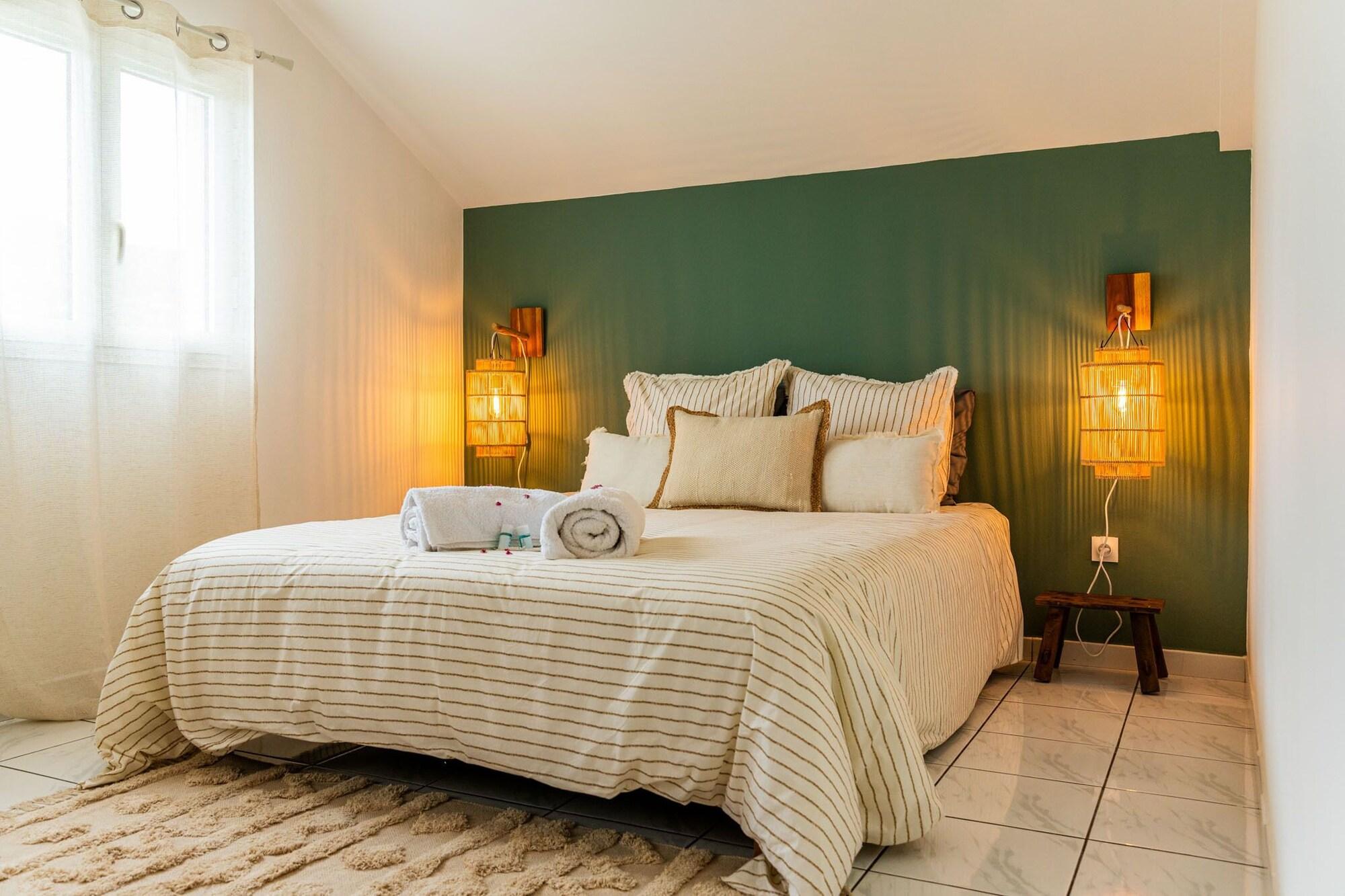 Villa Marinia 3 : Charme Créole — 4-Star Luxury Hotel in Saint-Denis, Réunion