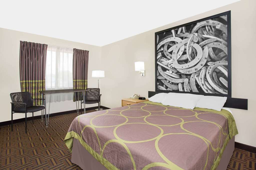 Super 8 by Wyndham Bloomfield - photo 10