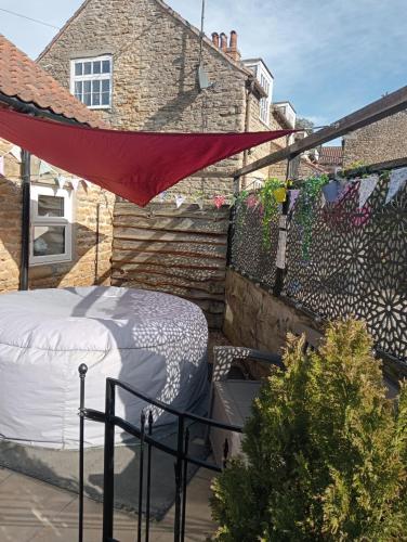 Larch Cottage Ruston with hot tub dogs go free