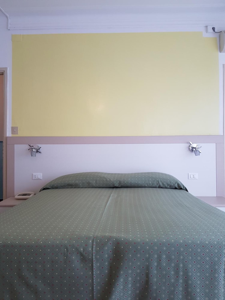 Hotel Mignon — hotel in Alassio