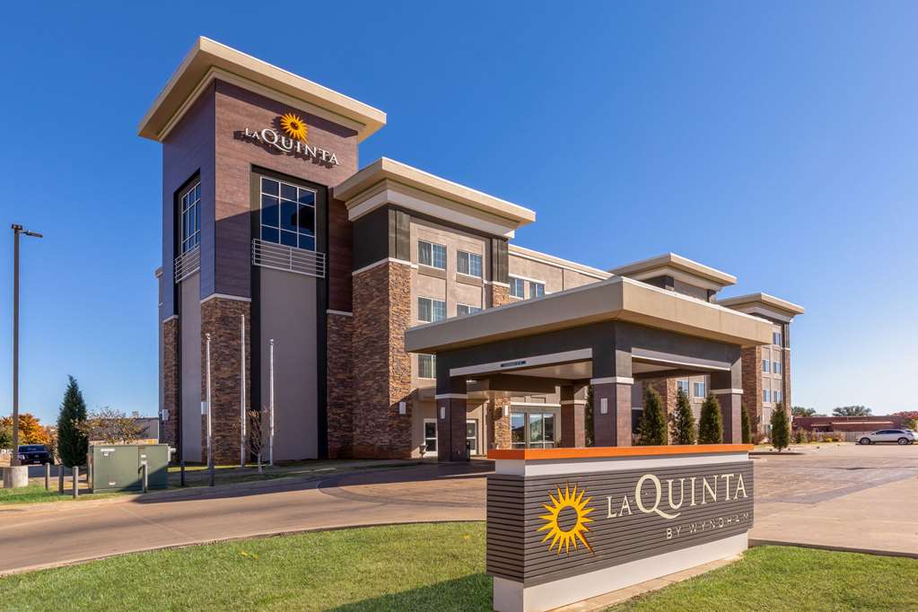 La Quinta Inn & Suites by Wyndham Wichita Falls MSU Area - photo 4