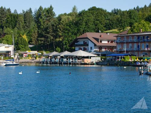 Hotel Restaurant Veldener Traumschiff in Velden Am Woerthersee, Austria