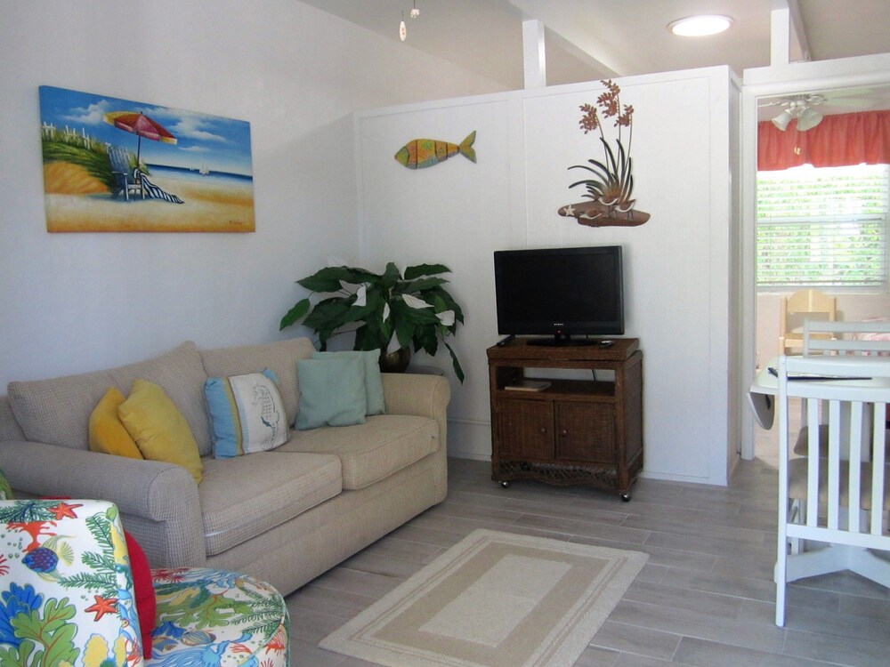 Tropical Winds Motel & Cottages - photo 40