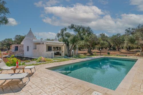 Trullo LupoCaruso — 4-Star Luxury Hotel in Latiano, Italy