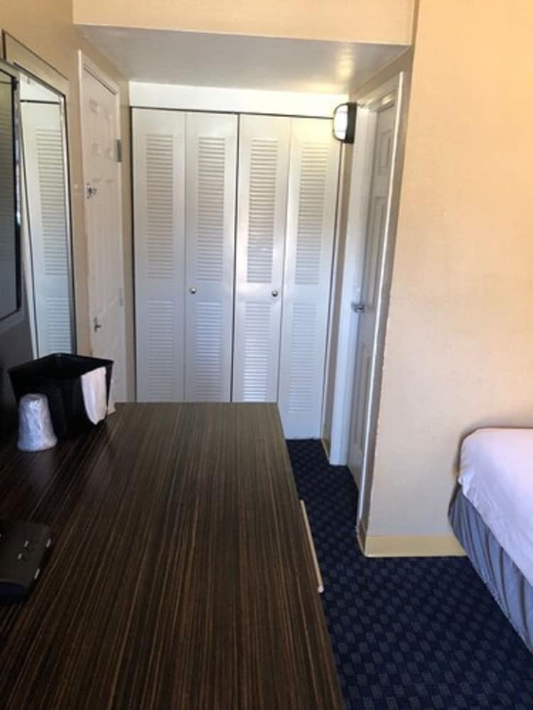 Howard Johnson by Wyndham Odessa TX - photo 13
