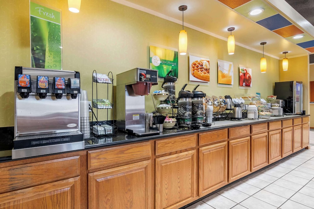 Quality Inn & Suites Lenexa Kansas City - photo 38