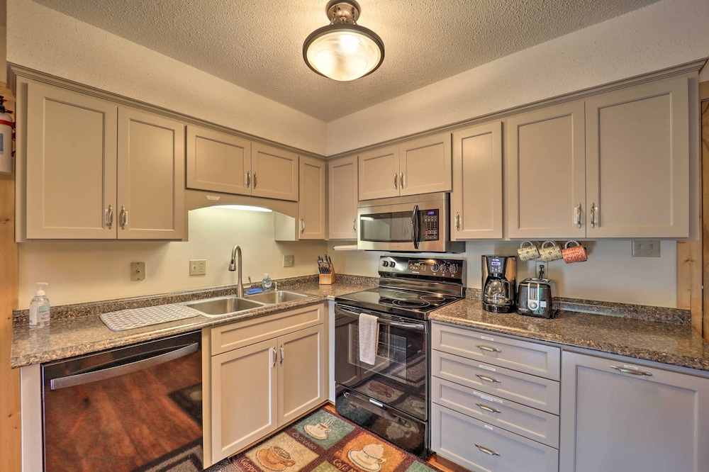 Cozy Condo: Walk to Resort 9 Mi to Sugar Mountain - photo 12