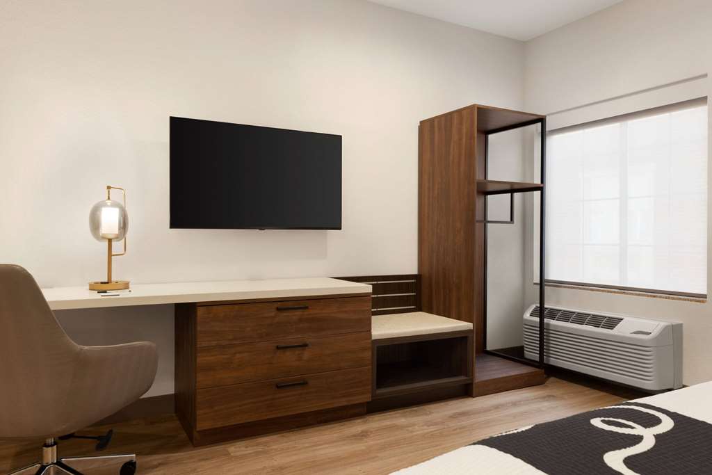 La Quinta Inn & Suites by Wyndham Port Arthur - photo 23
