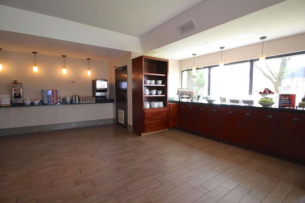 Country Inn & Suites Sandusky South - photo 12