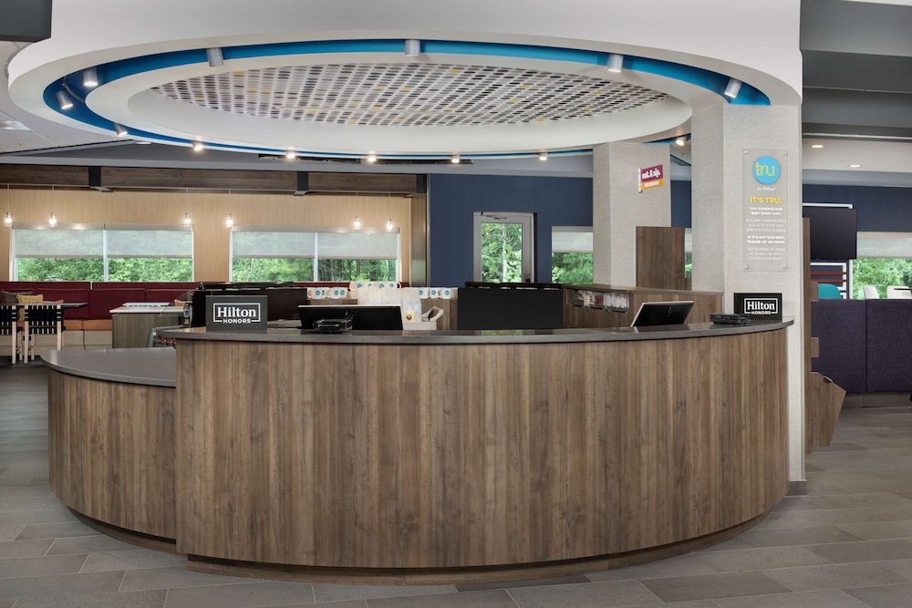 Tru by Hilton Charlotte Airport Lake Pointe - photo 7