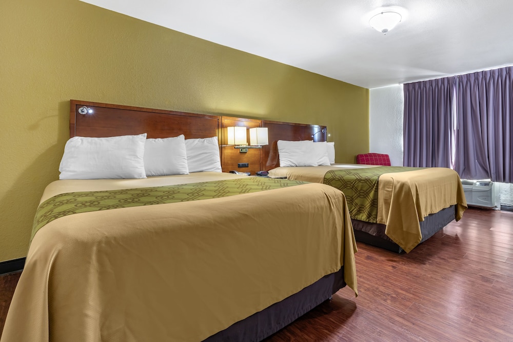 Rose City Inn & Suites - photo 8