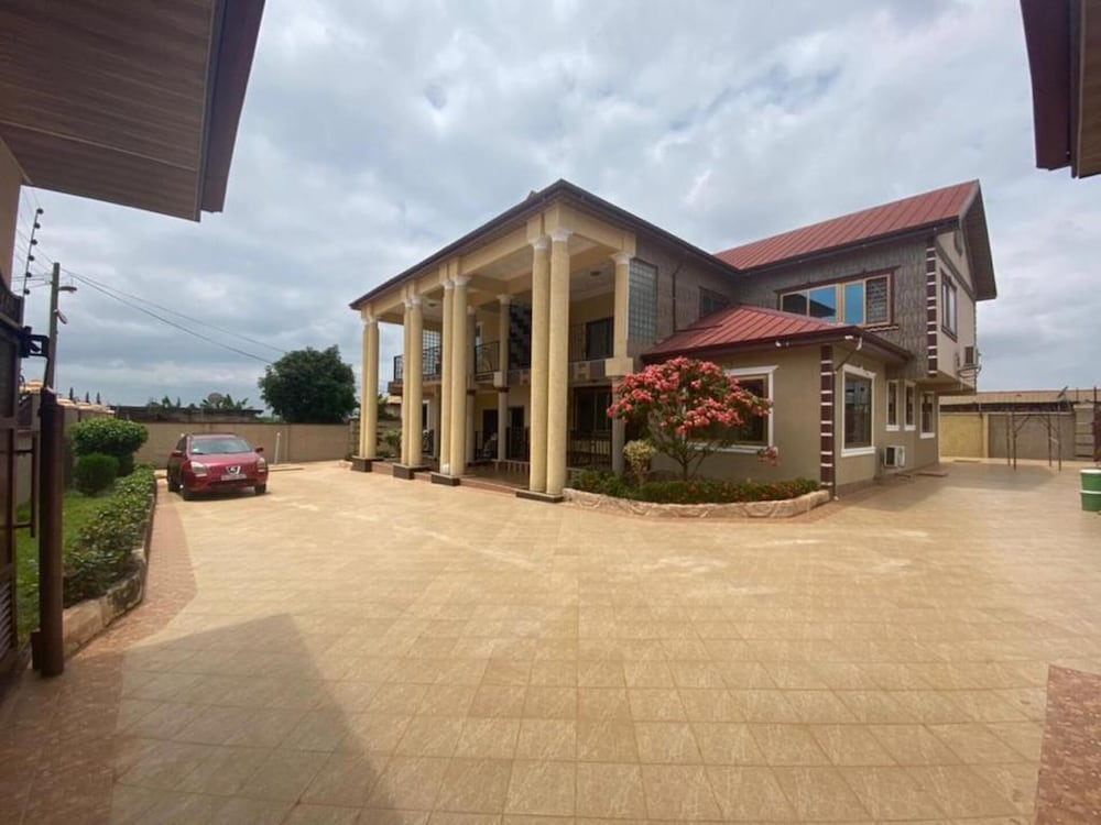 Beautiful 2 Bed Apartment in Kumasi — 4-Star Luxury Hotel in Kumasi, Ghana