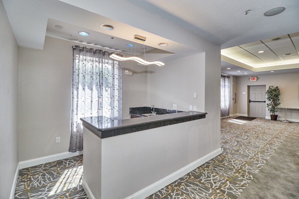 Holiday Inn Express Hotel & Suites Clearwater Us 19 N by IHG - photo 38