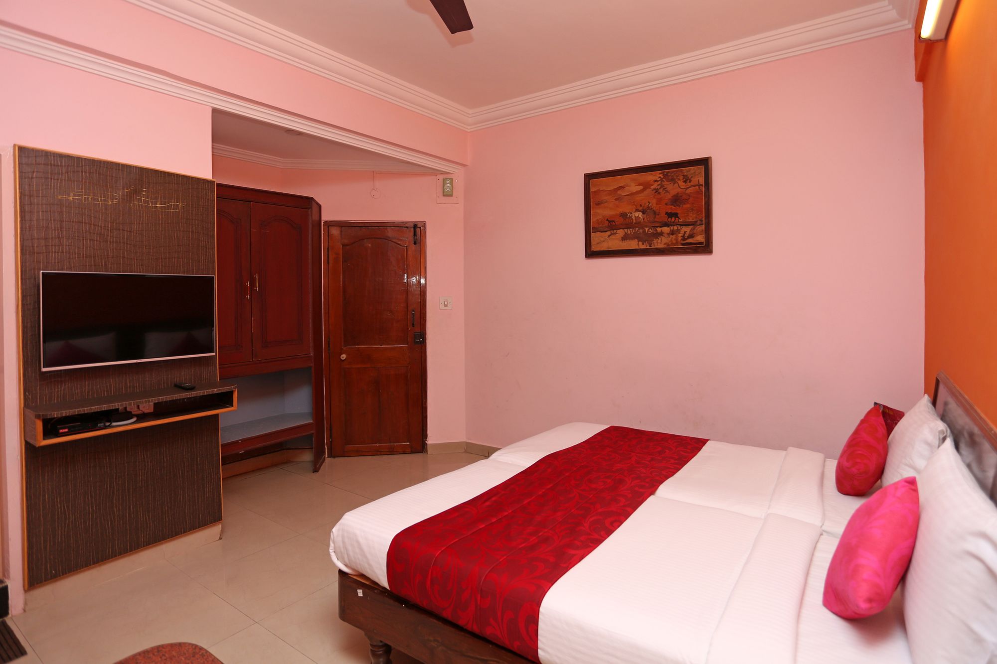 OYO 9526 Hotel Kannika International in Kushalnagar, India