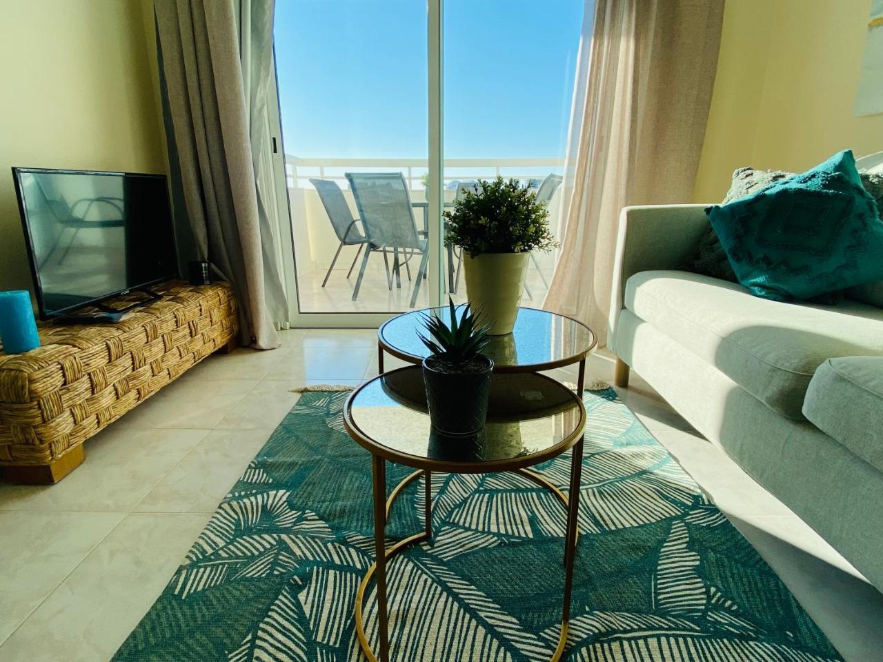 Sunny 2 Br Apartment in Mackenzie