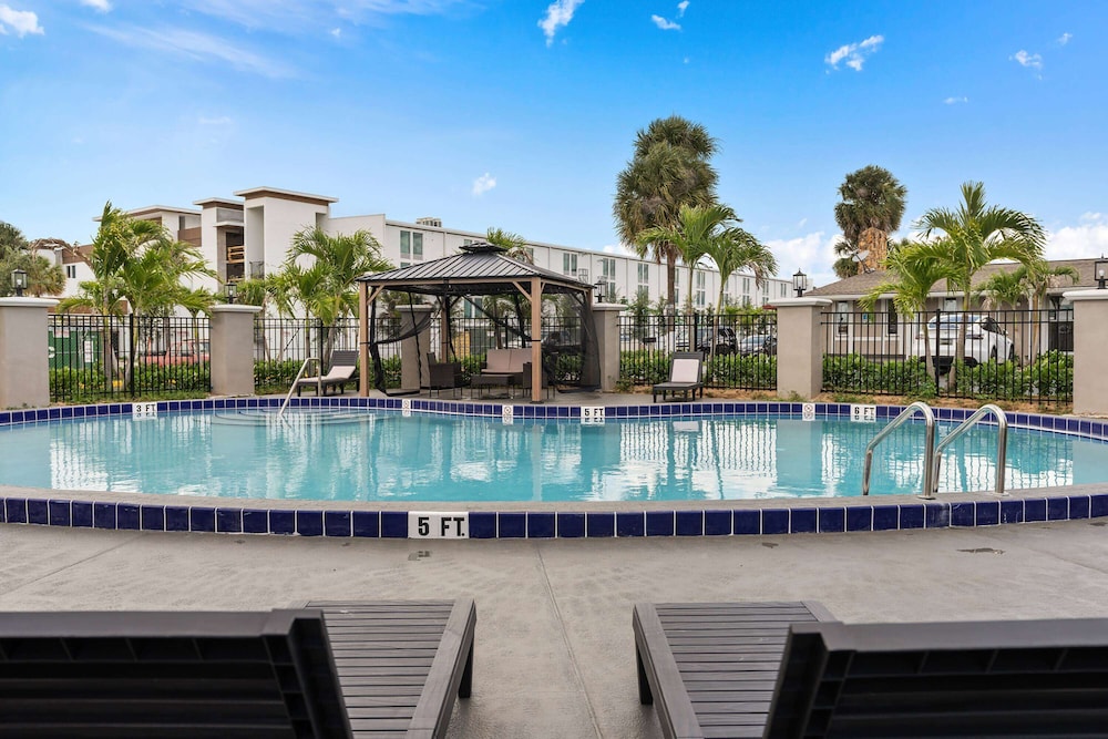 Super 8 by Wyndham Kissimmee Orlando - photo 40